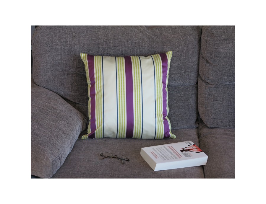 Coussin ANNABELLE violet, déhoussable, existe en 2 dimensions