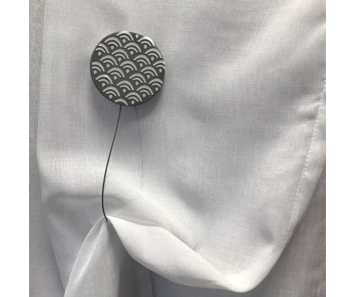 Embrasse aimantée TWENTY blanc gris