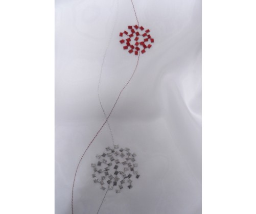 Voile au mètre rouge et gris brodé en grande hauteur 300 cm. PETITS STOCKS