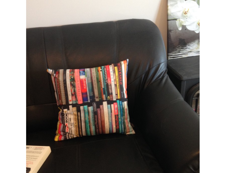 Coussin BOOK déhoussable 45 x 45 cm Coussin BOOK déhoussable 45 x 45 cm