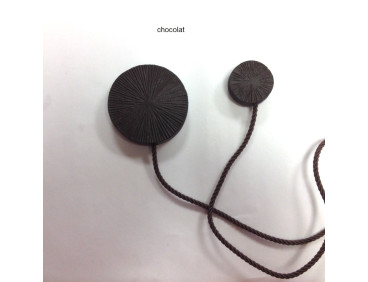 Embrasse aimantée velay chocolat